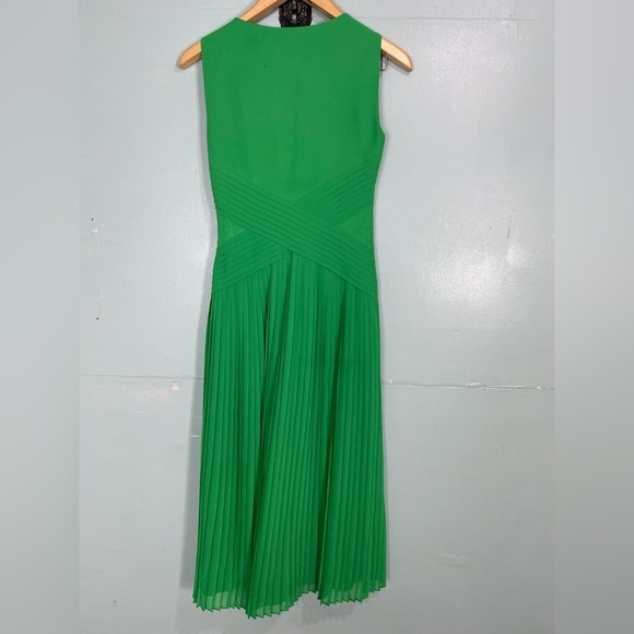 Ted Baker Valanci Pleated Midi Green Sleeveless‎ V Neck Dress Sz 4 - Picture 8 of 10